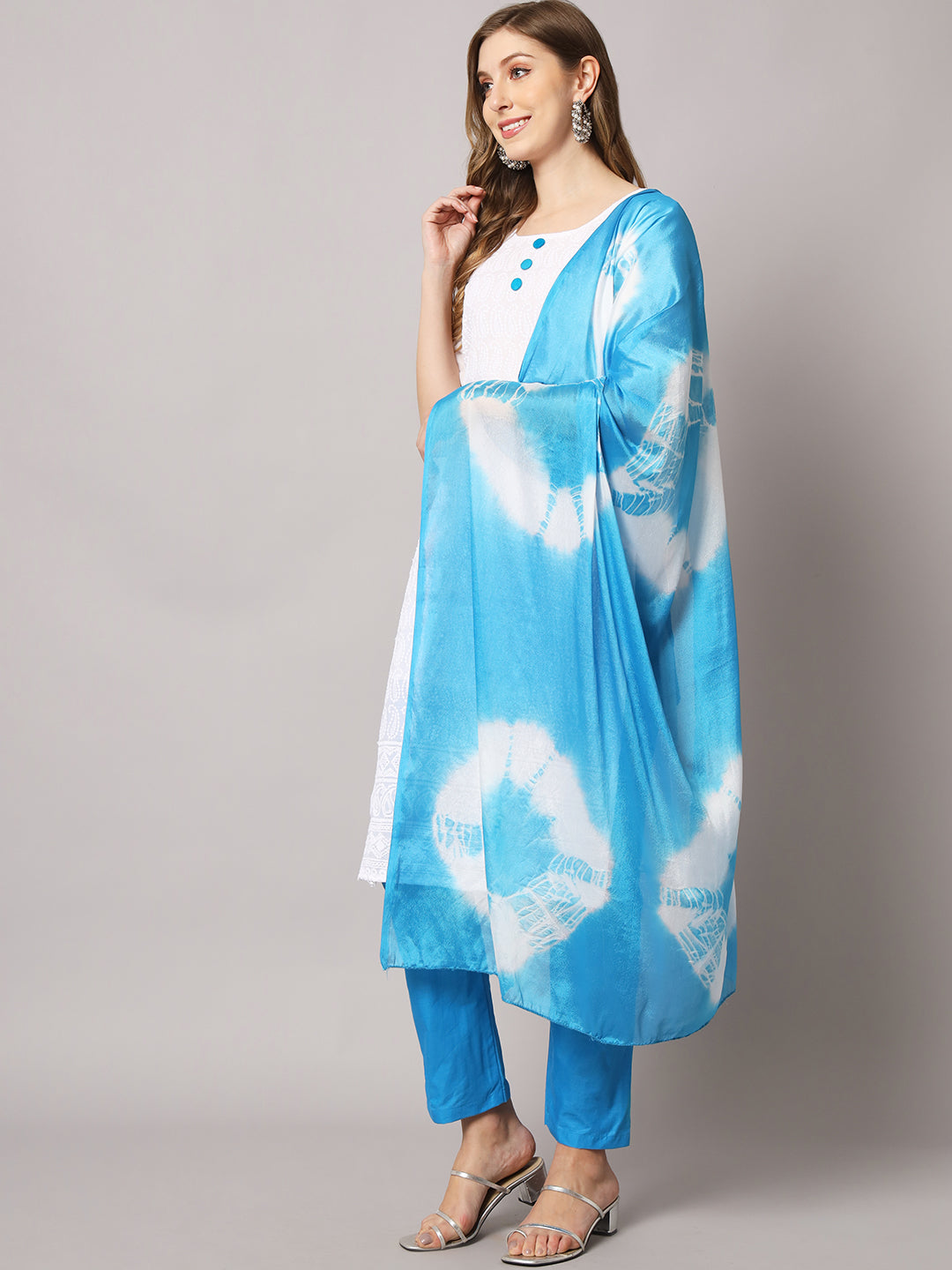 Cotton blend chikenkari kurta set with dupatta