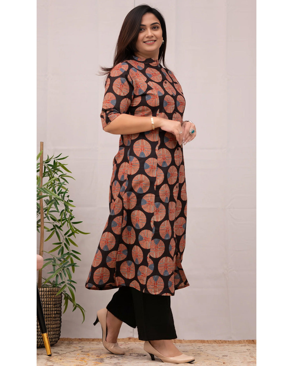 Women Rayon Printed Straight Kurta with Solid Pants
