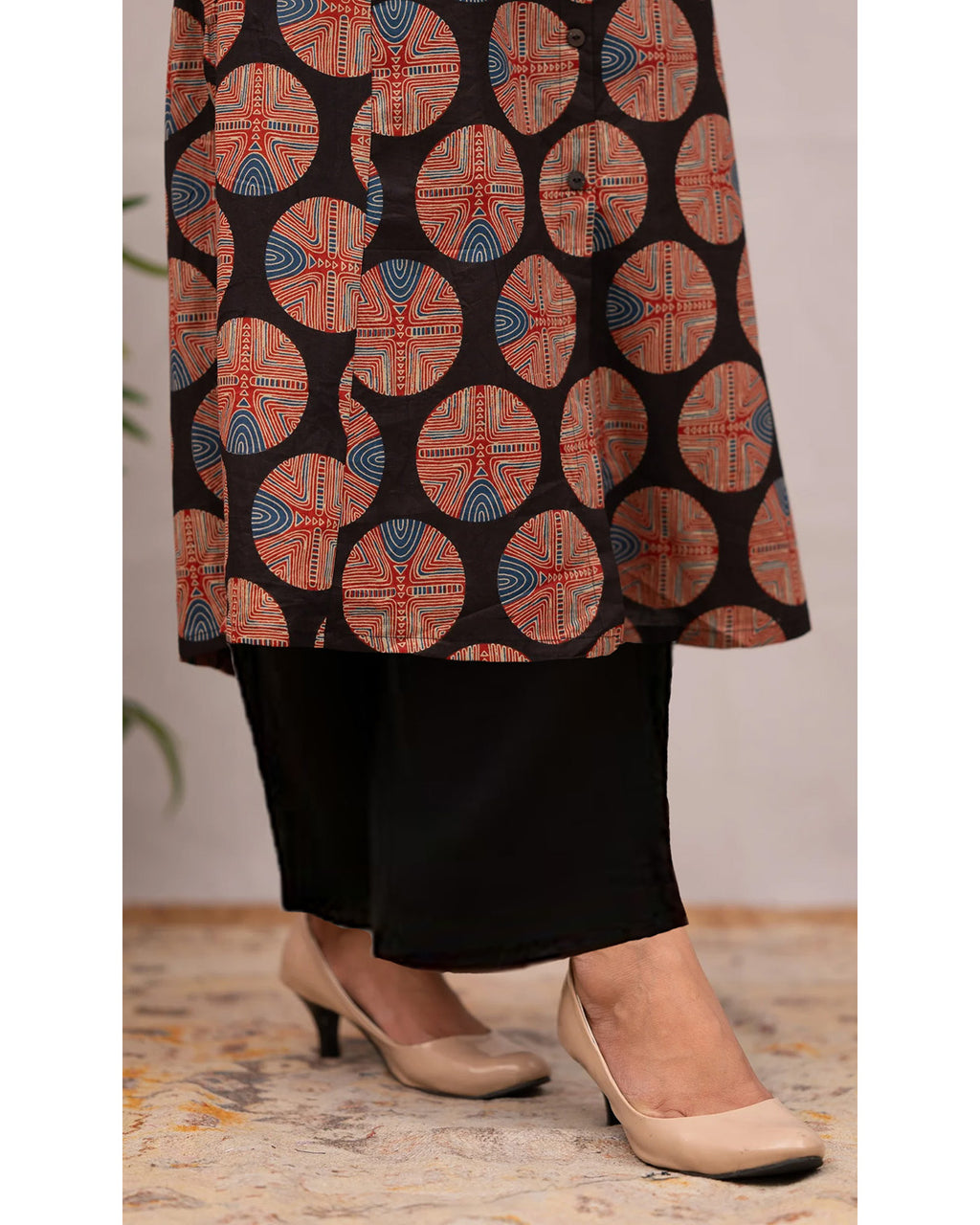 Women Rayon Printed Straight Kurta with Solid Pants