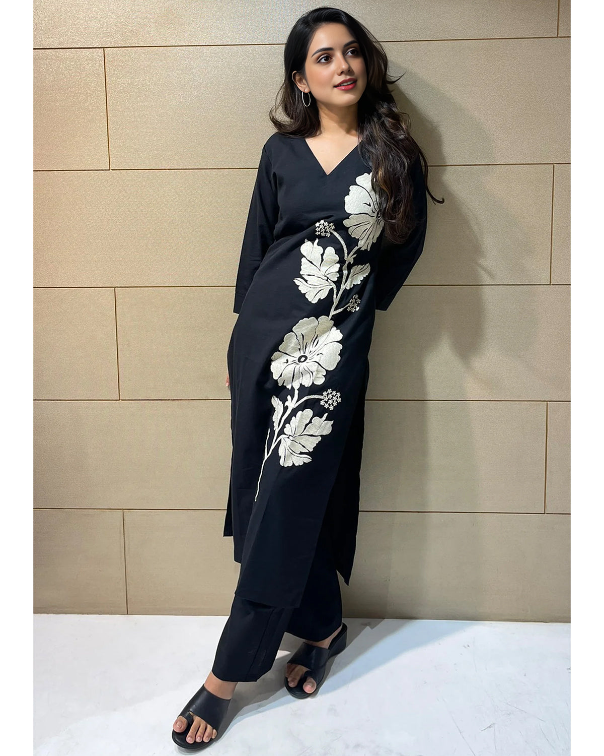 Women Black Floral Rayon Slub Kurta Pant Set